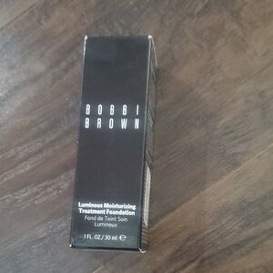 Bobbi Brown Luminous Moisturizing Foundation - Black